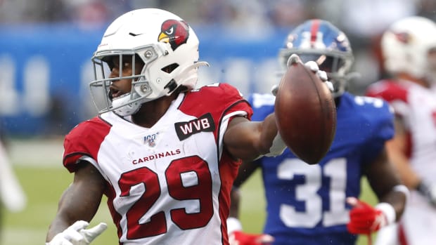Oct 20, 2019; East Rutherford, NJ, USA; Arizona Cardinals running back Chase Edmonds (29) rushes for a touchdown against the New York Giants during the first half at MetLife Stadium.